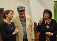Stefanie Ehrlicher, Kommissar Hans Obergnau und Martha Herzig unterhalten sich